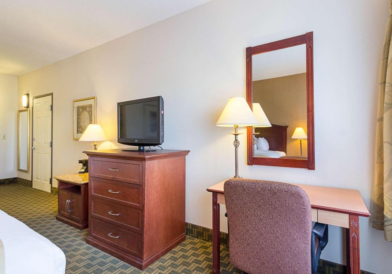  | Quality Inn Fairmont