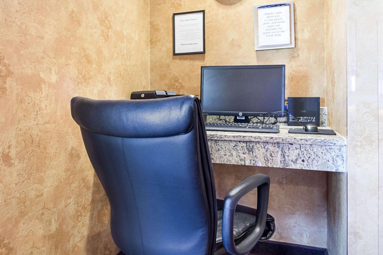  | Quality Inn Fairmont