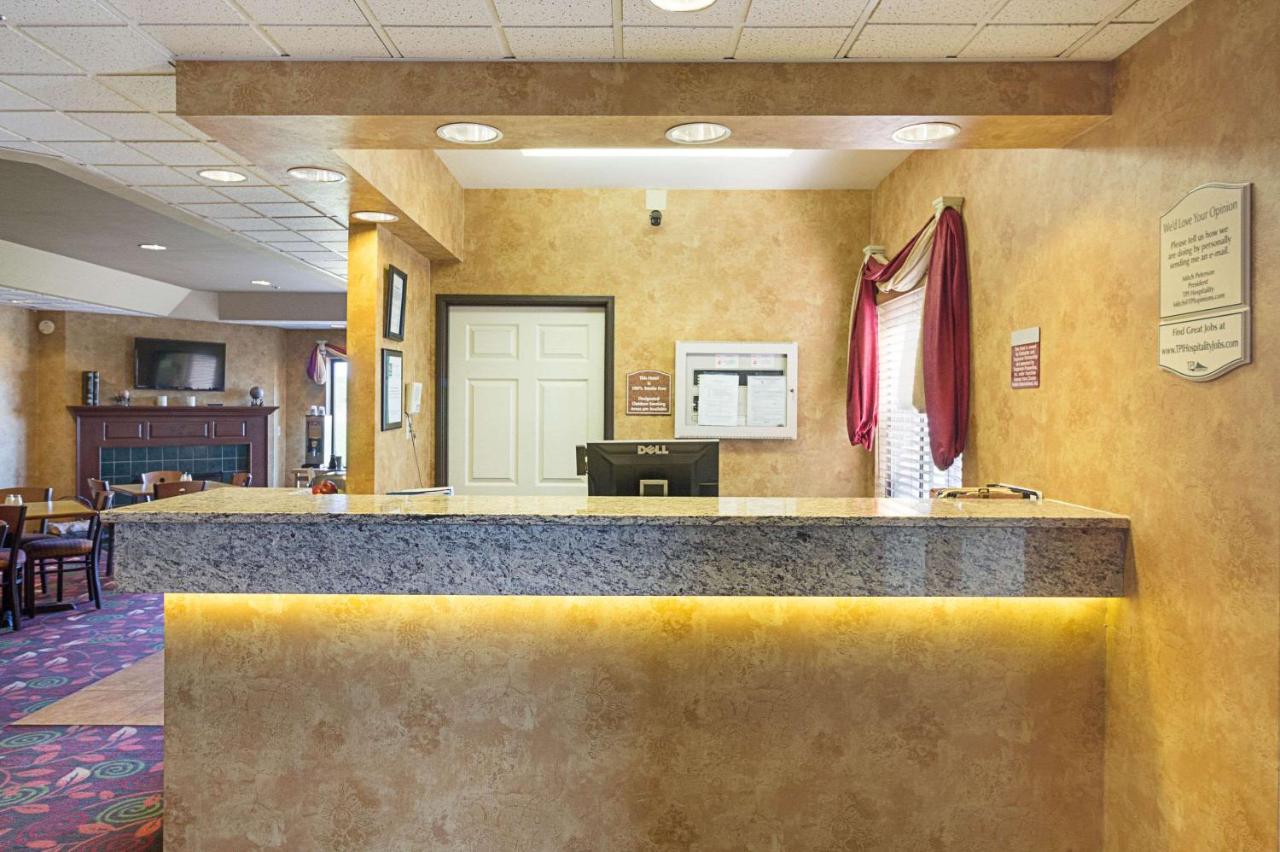  | Quality Inn Fairmont