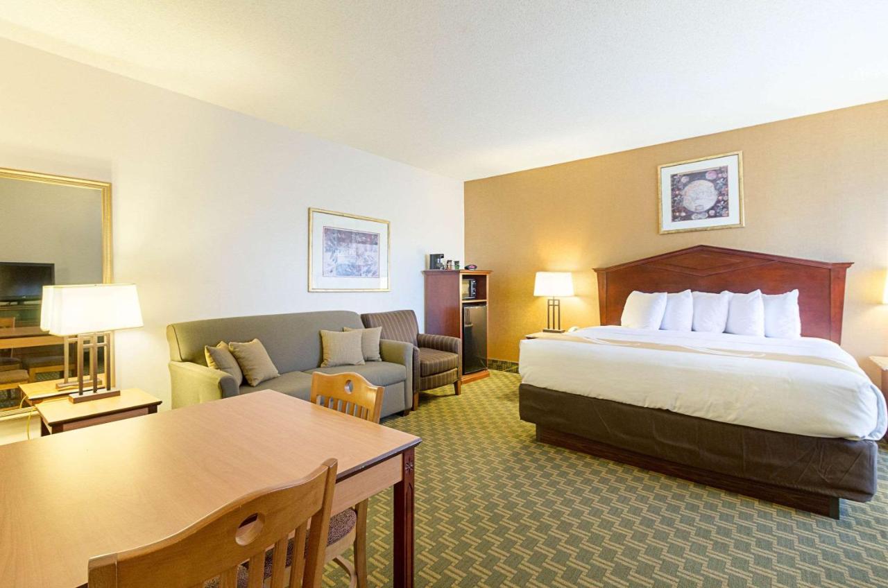 | Quality Inn Fairmont