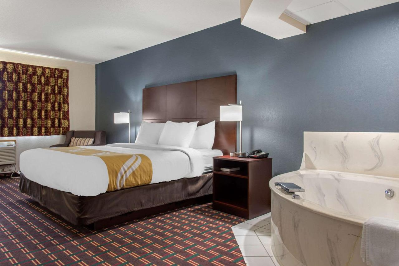 King Suite with Spa Bath at Quality Inn & Suites