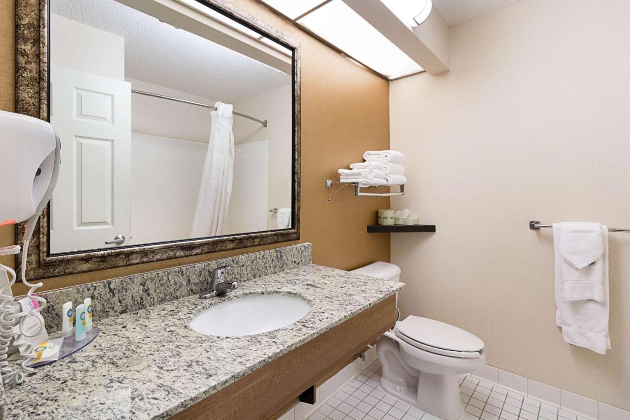  | Quality Inn Fairmont