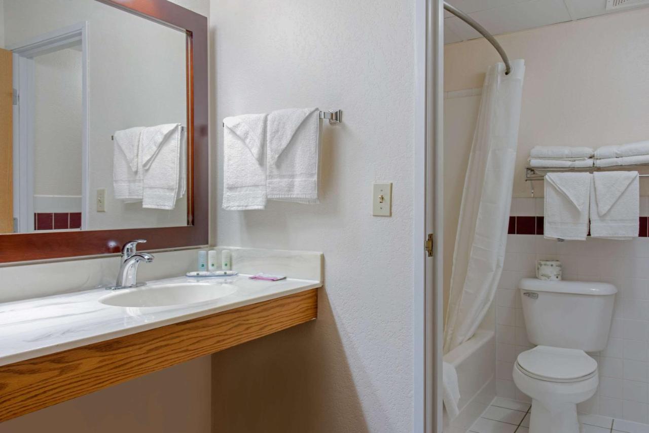 King Suite with Spa Bath at Quality Inn & Suites