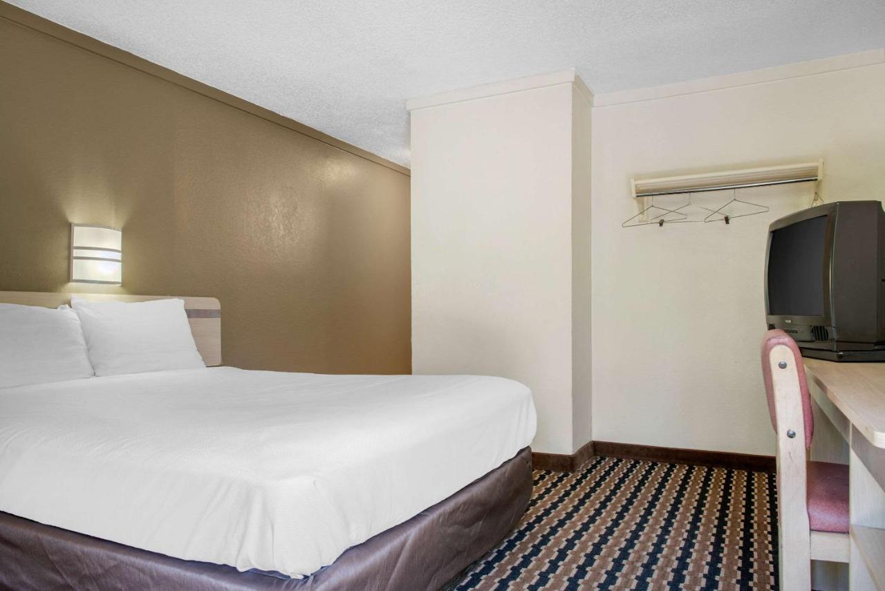 | Rodeway Inn Sharonville