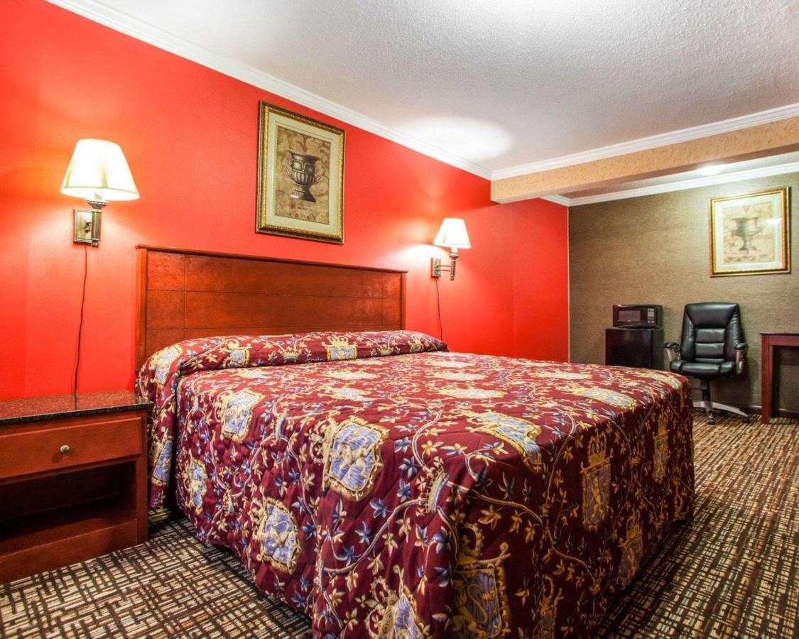 | Rodeway Inn Paterson New Jersey