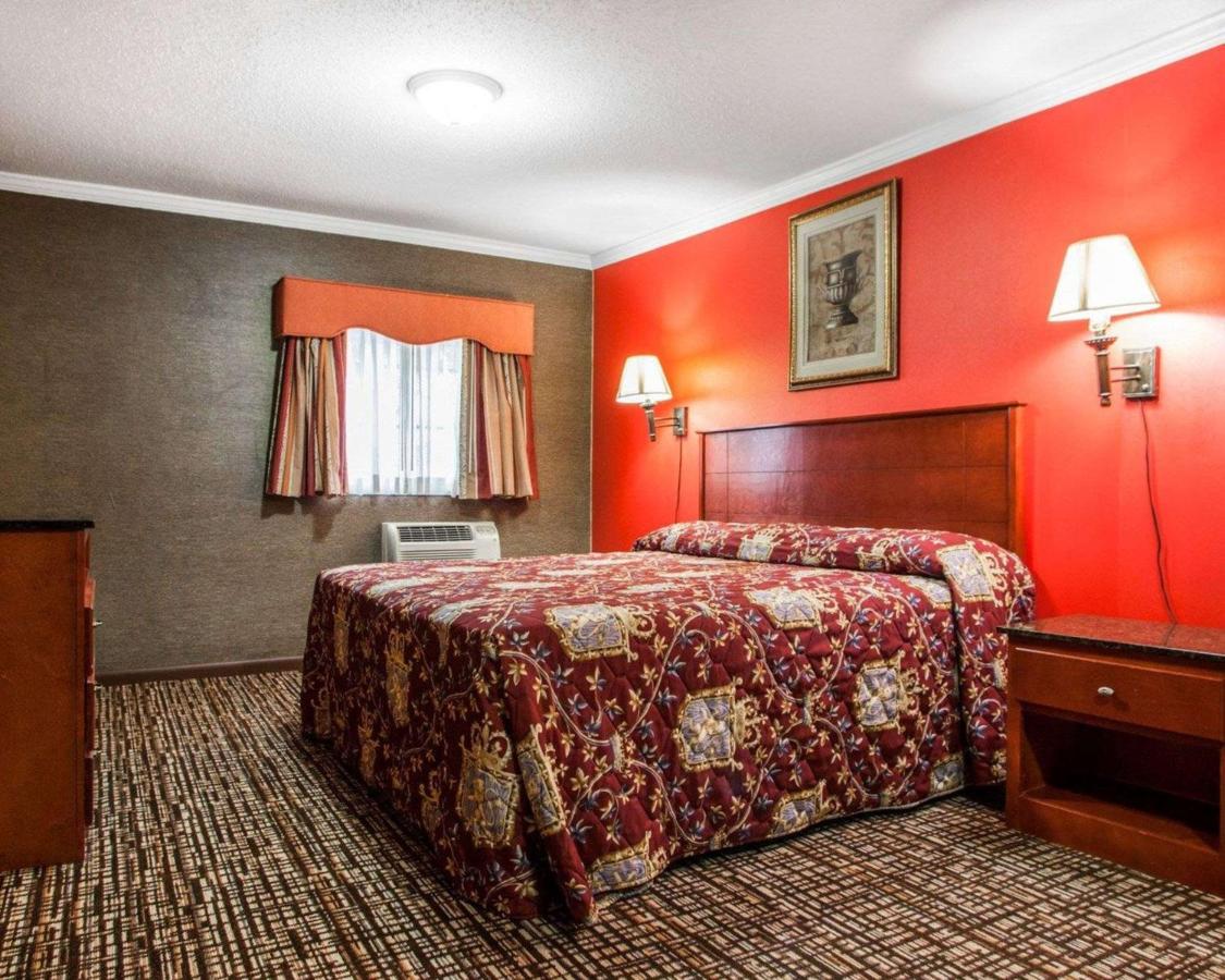 | Rodeway Inn Paterson New Jersey