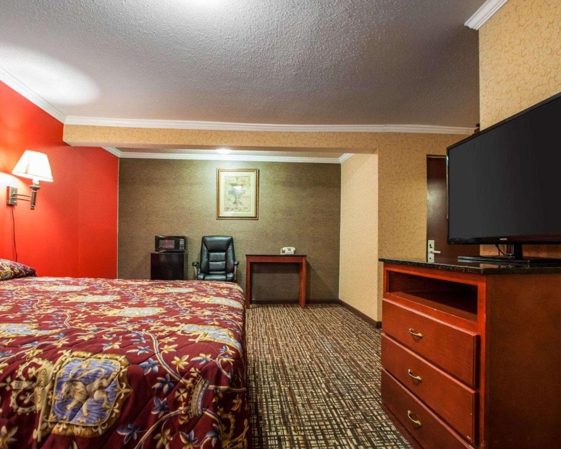 | Rodeway Inn Paterson New Jersey