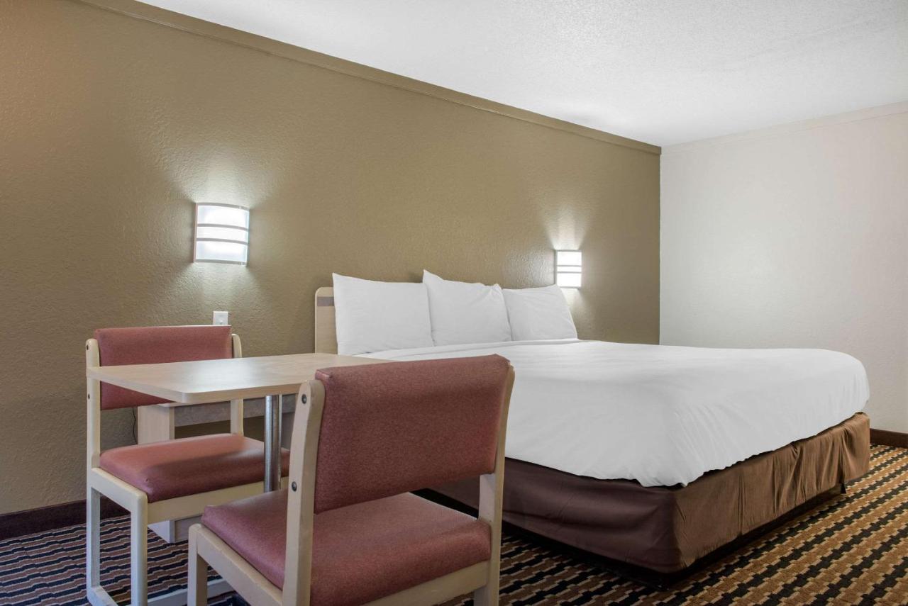 | Rodeway Inn Sharonville