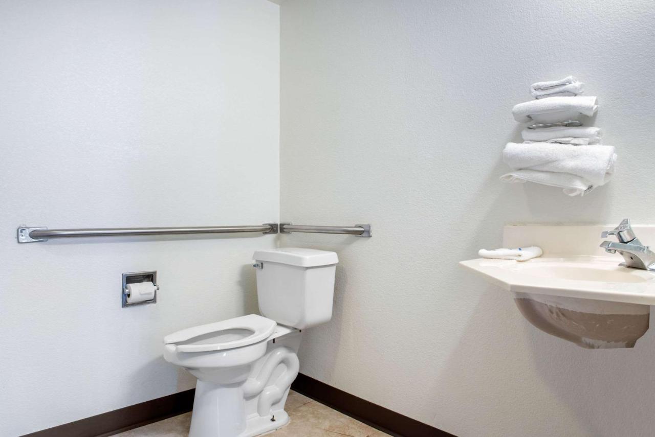 | Rodeway Inn Sharonville