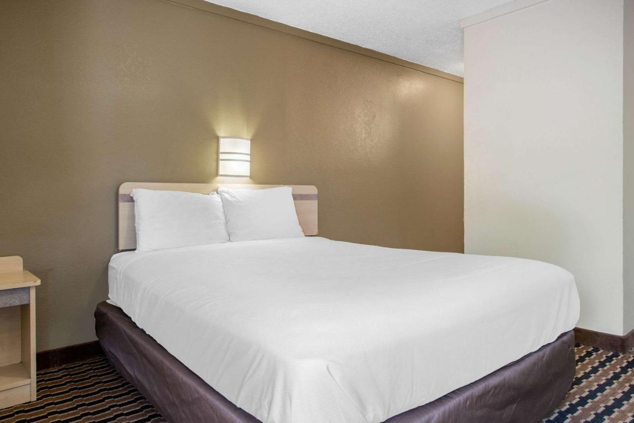 | Rodeway Inn Sharonville