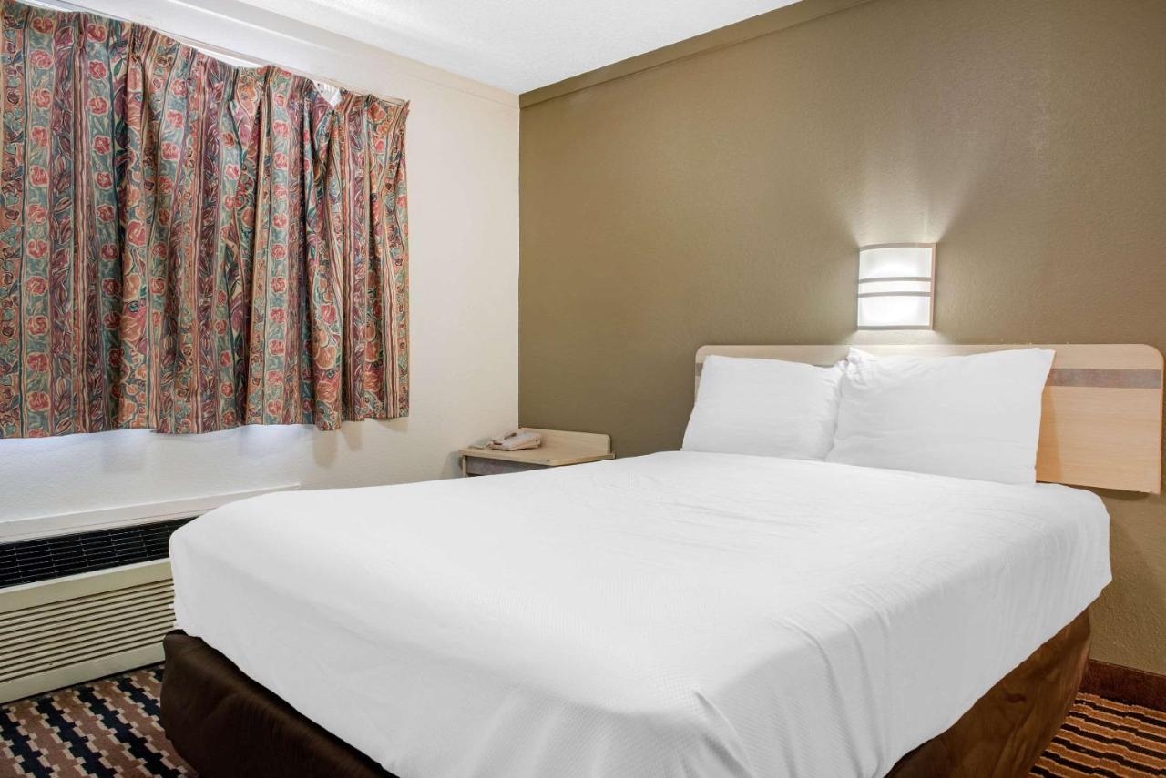 | Rodeway Inn Sharonville
