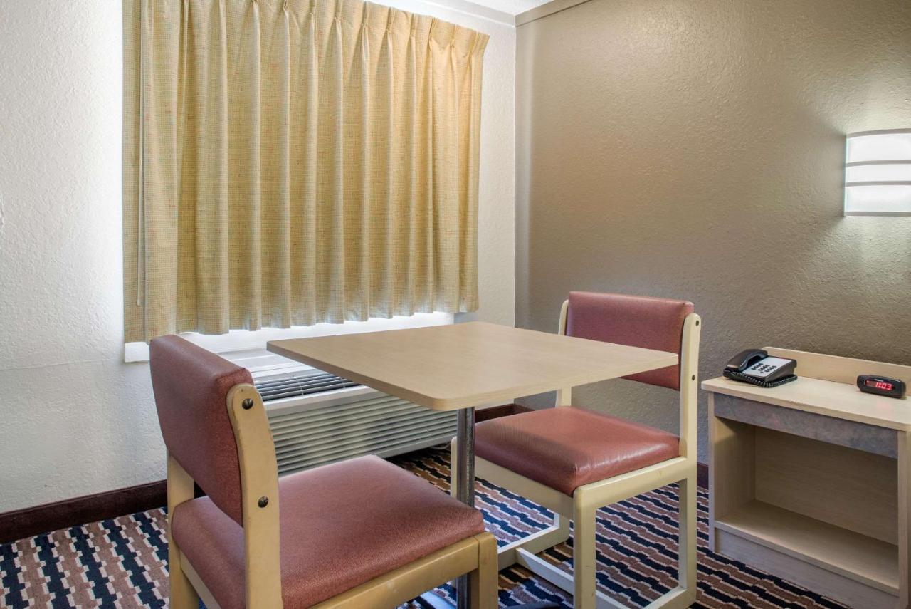 | Rodeway Inn Sharonville