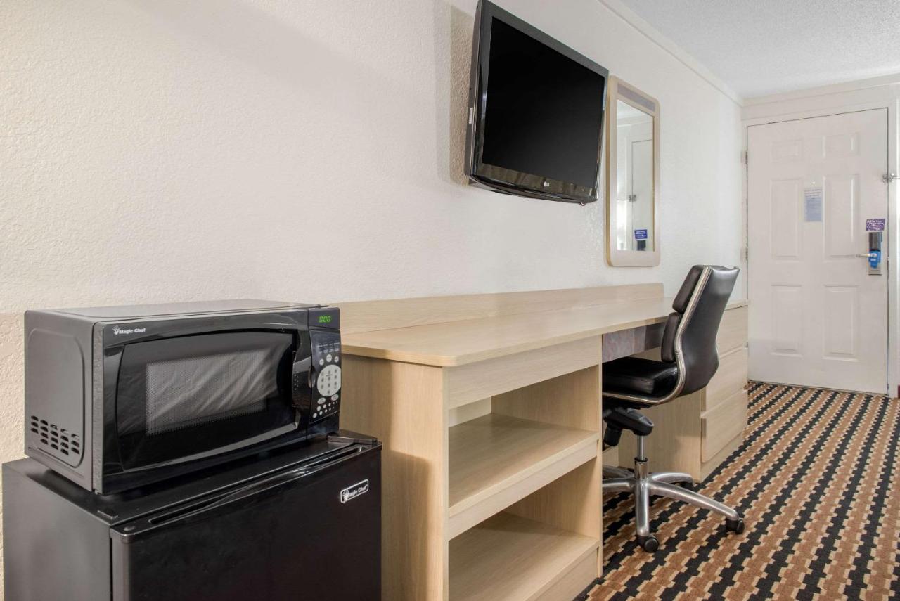 | Rodeway Inn Sharonville