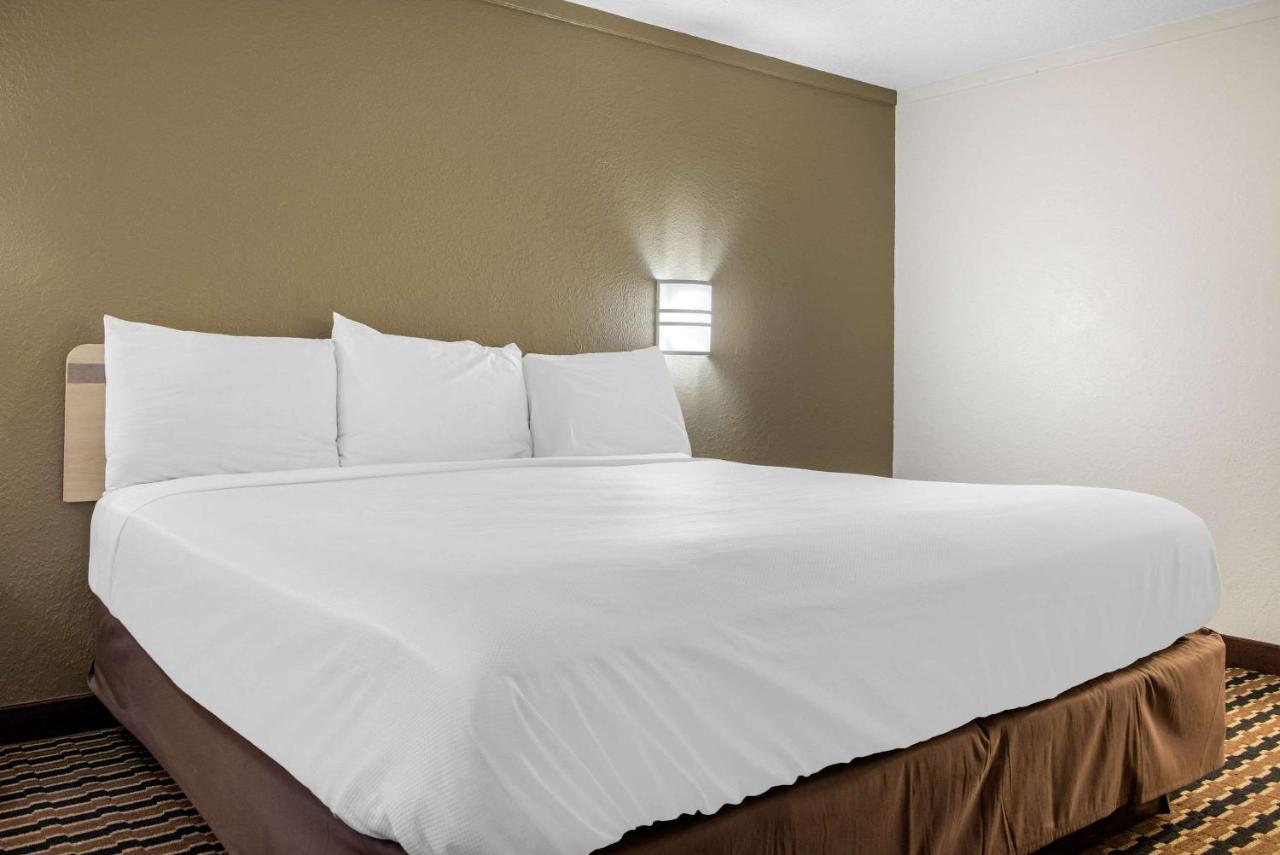 | Rodeway Inn Sharonville