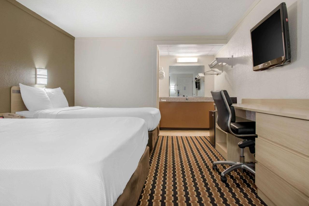 | Rodeway Inn Sharonville