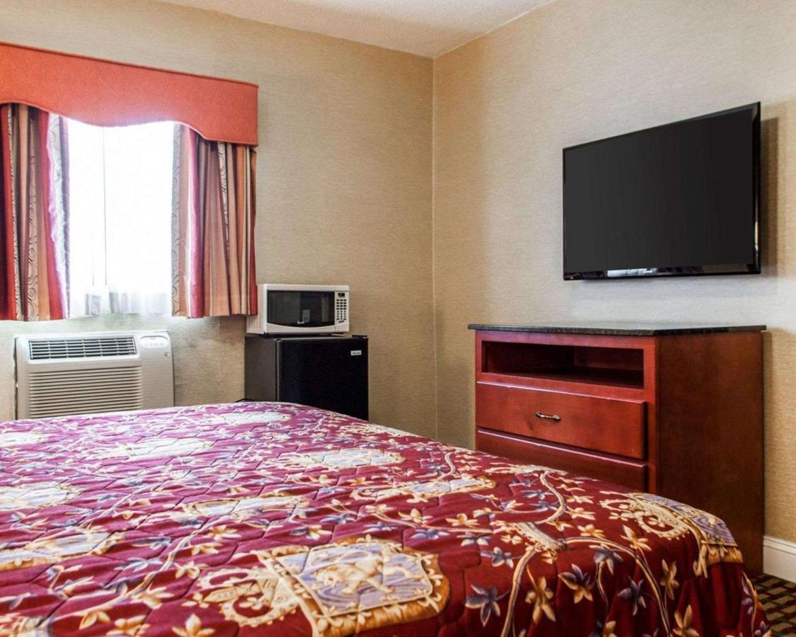 | Rodeway Inn Paterson New Jersey