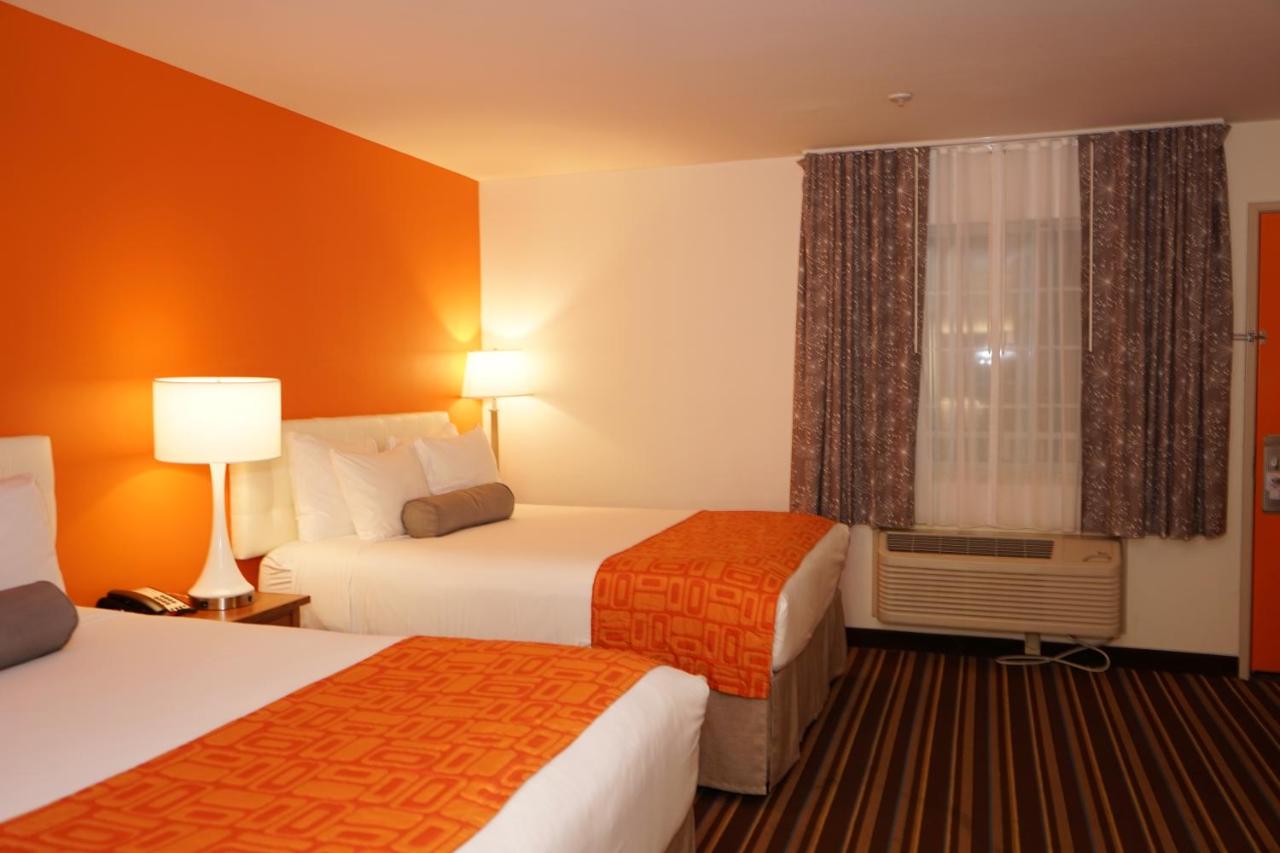 Queen Room with Two Queen Beds - Non-Smoking at Howard Johnson by Wyndham Salinas