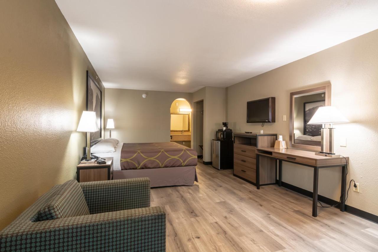 | Super 8 by Wyndham Dallas East
