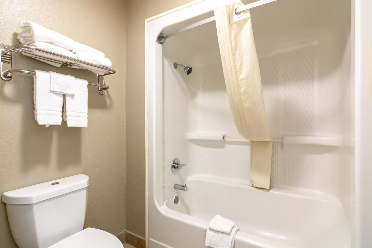 | Super 8 by Wyndham Dallas East