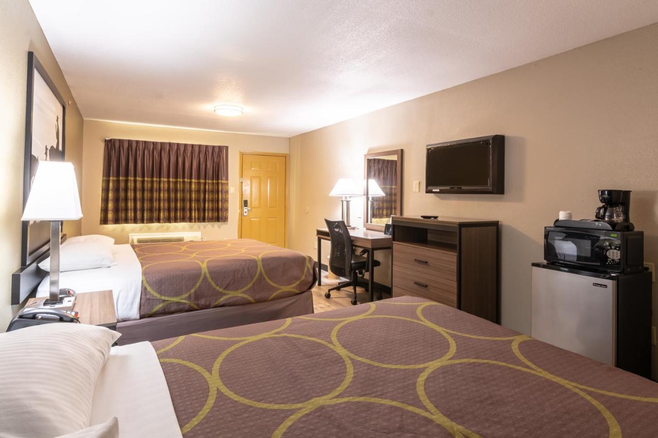 | Super 8 by Wyndham Dallas East