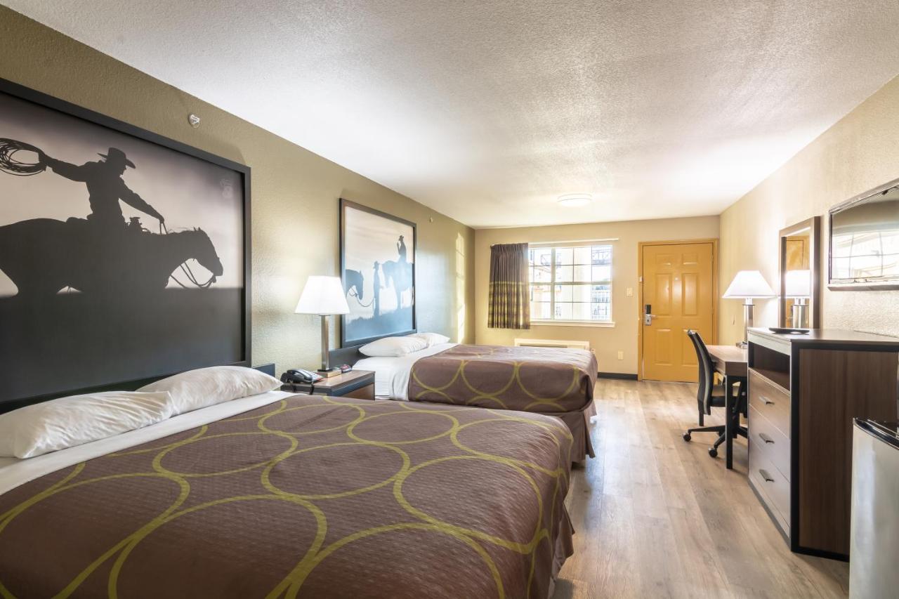 | Super 8 by Wyndham Dallas East