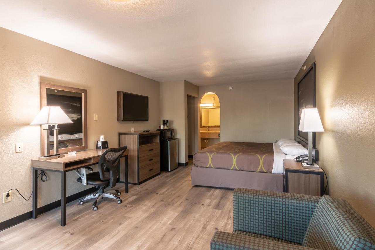 | Super 8 by Wyndham Dallas East