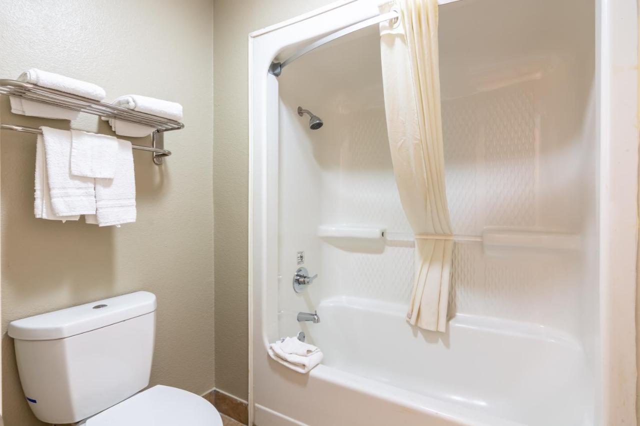 | Super 8 by Wyndham Dallas East