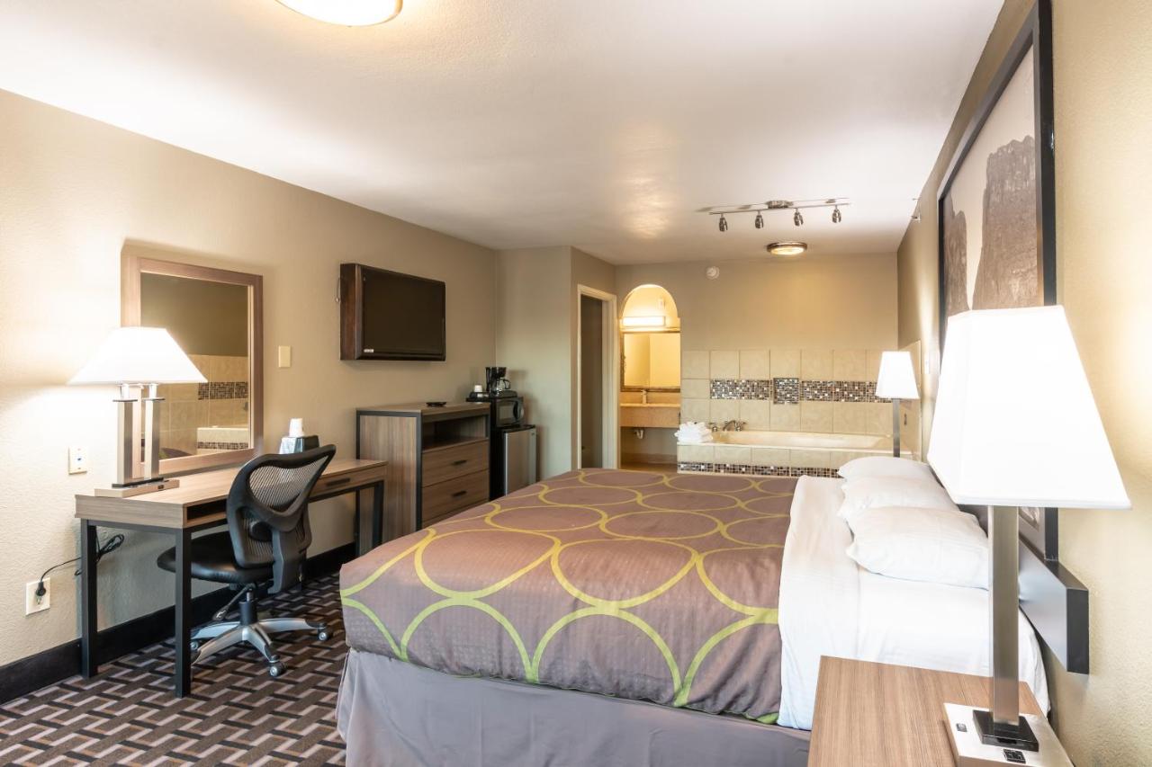 | Super 8 by Wyndham Dallas East