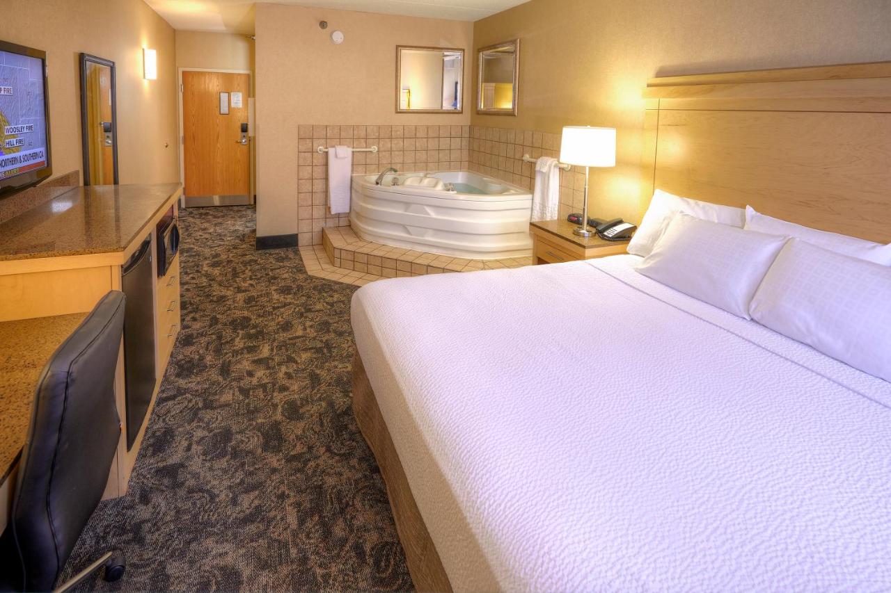 | LivINN Hotel Cincinnati North/ Sharonville