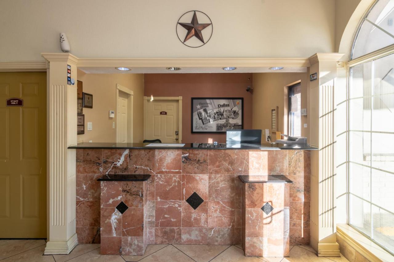 | Super 8 by Wyndham Dallas East
