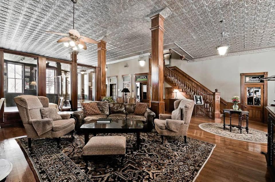 | New Orleans Hotel Eureka Springs