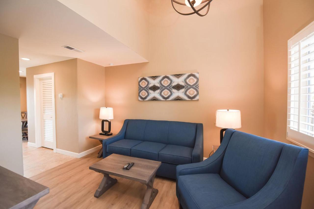 Hearing Impaired King Suite with Balcony - Non Smoking at Waterside Suites & Marina