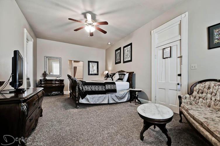 | New Orleans Hotel Eureka Springs