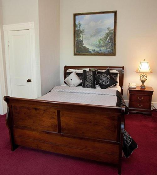| New Orleans Hotel Eureka Springs