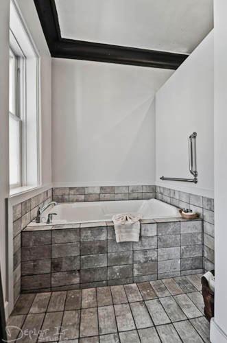 | New Orleans Hotel Eureka Springs