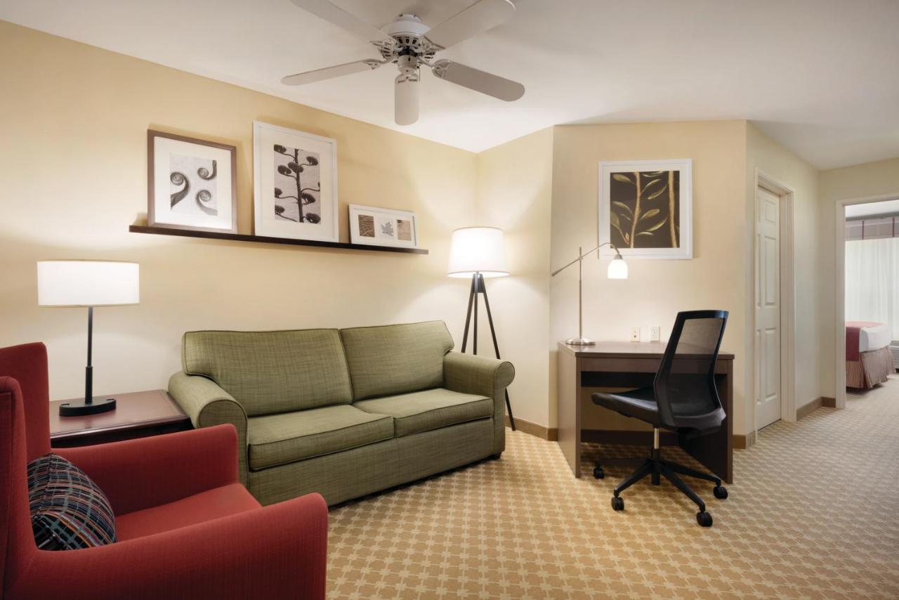  | Country Inn & Suites by Radisson, Des Moines West, IA