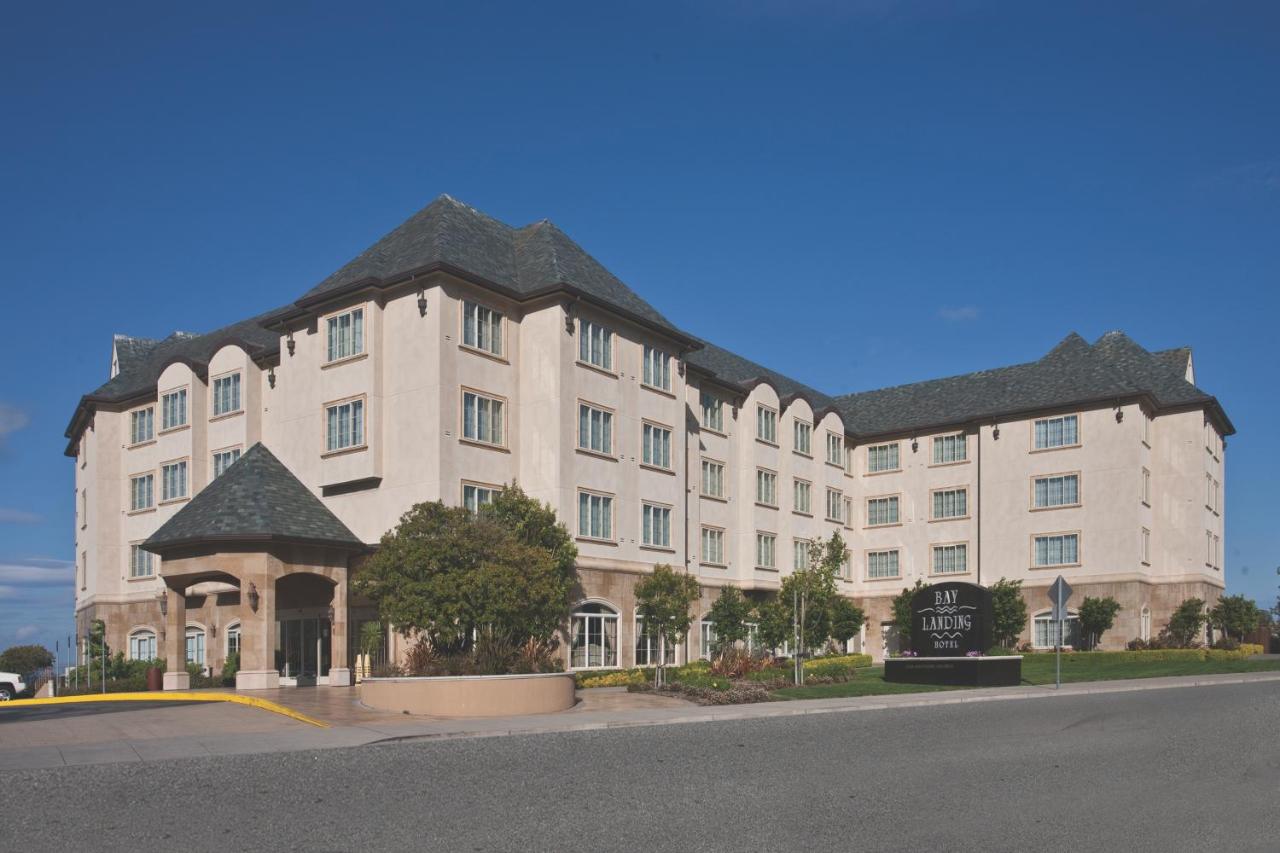 | Bay Landing Hotel
