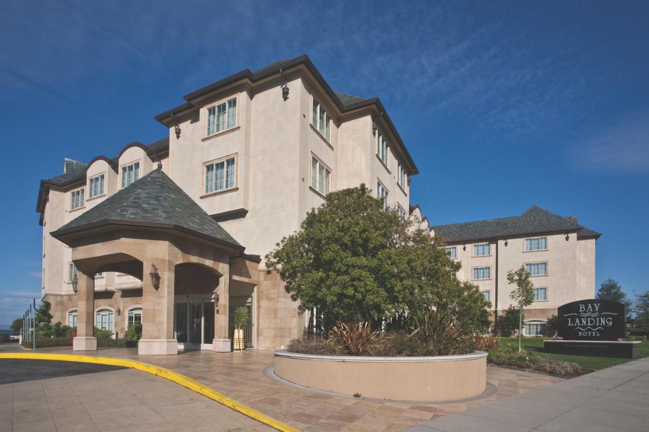 | Bay Landing Hotel