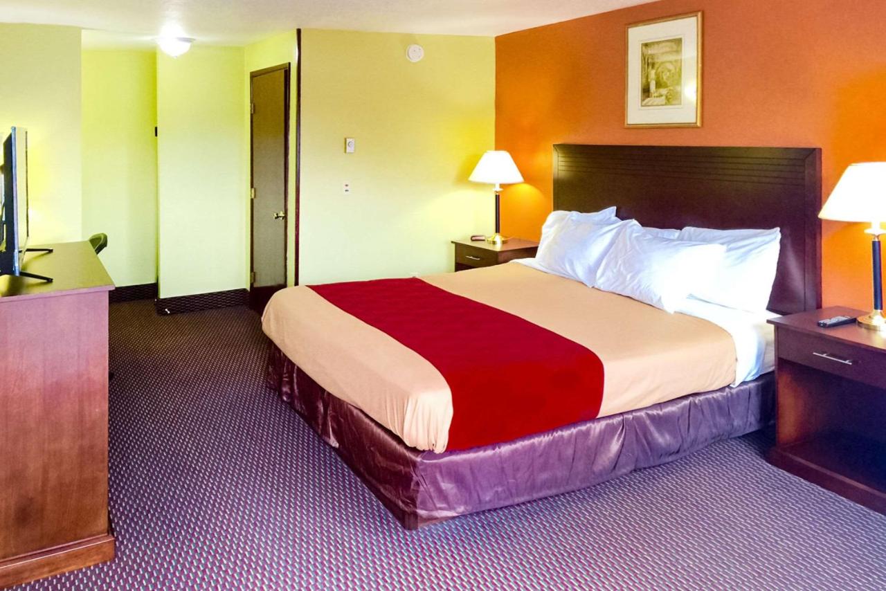King Room - Non-Smoking at Rodeway Inn Willamette River