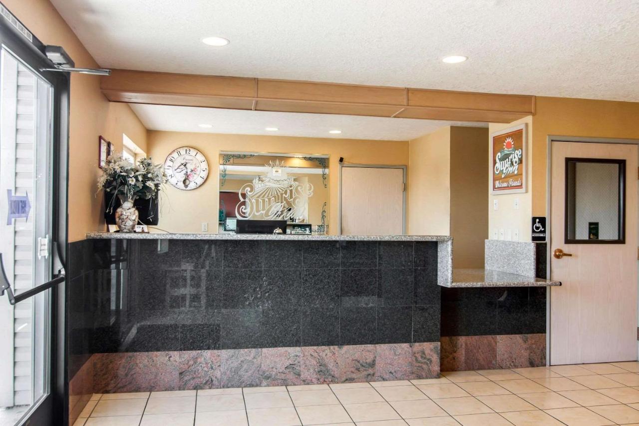 | Bridgeway Inn & Suites