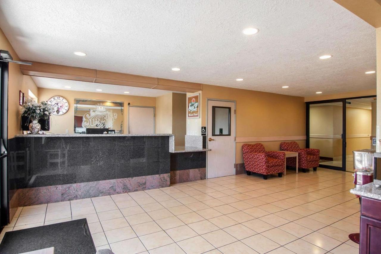| Bridgeway Inn & Suites