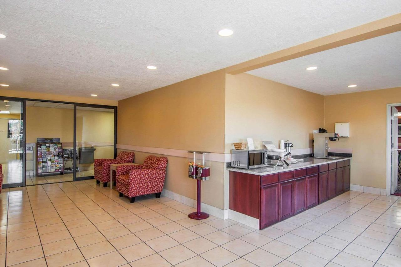 | Bridgeway Inn & Suites