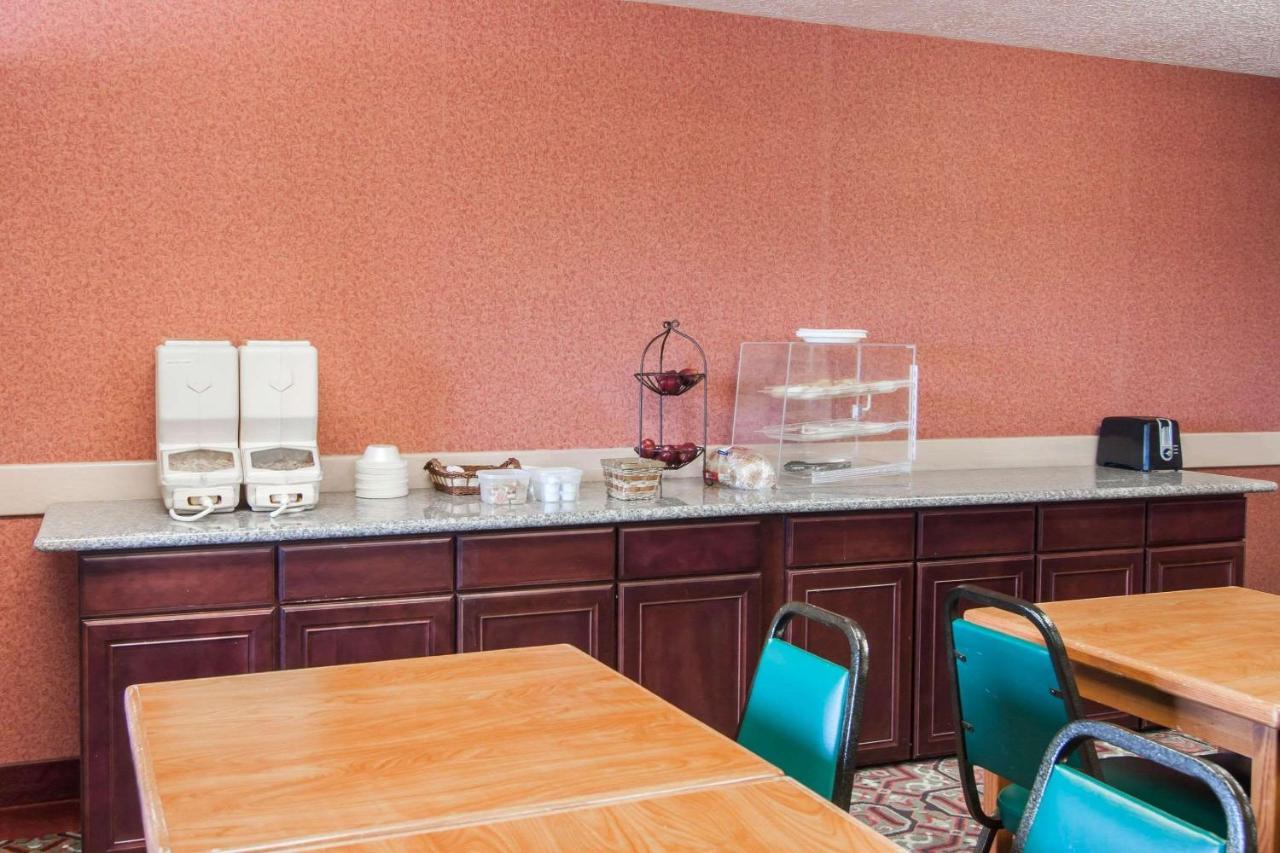 | Bridgeway Inn & Suites