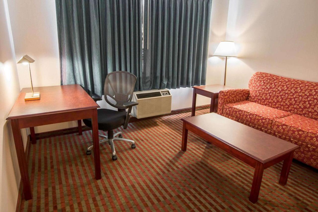 | Bridgeway Inn & Suites