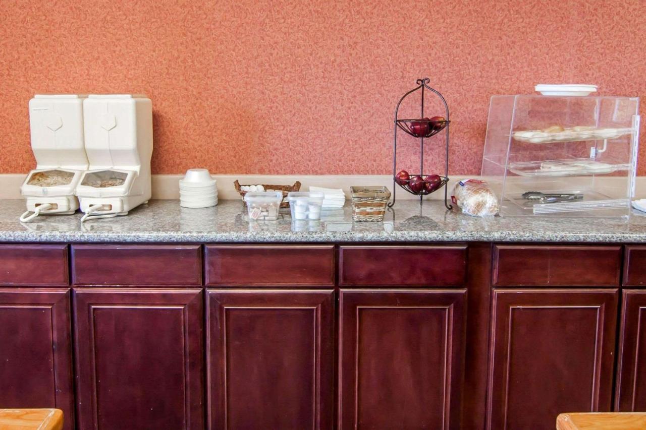 | Bridgeway Inn & Suites