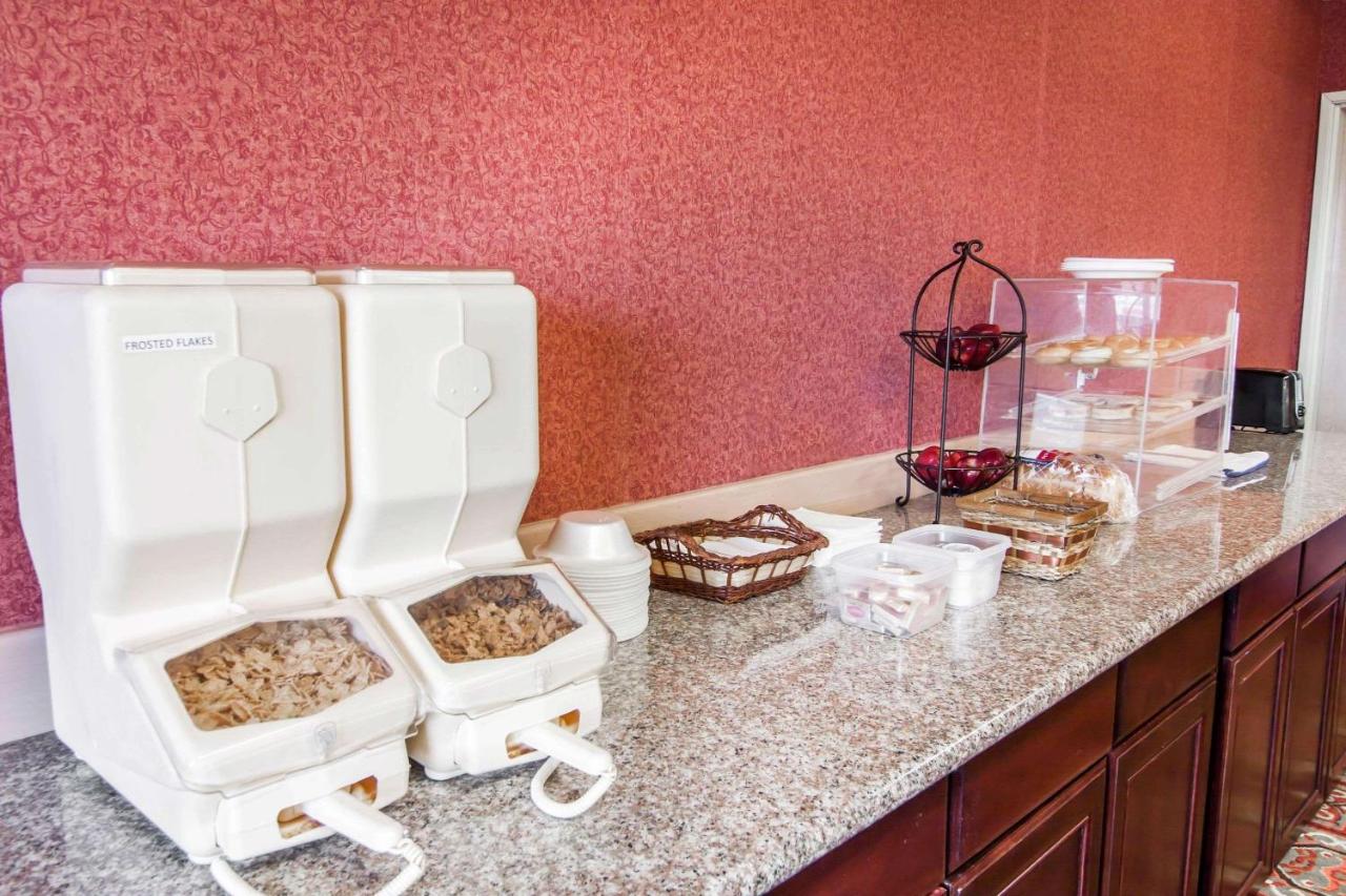 | Bridgeway Inn & Suites