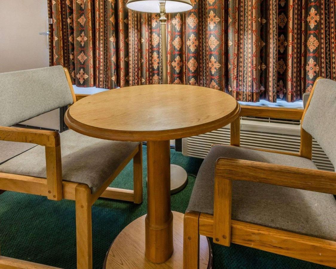  | Econo Lodge Altoona I-99