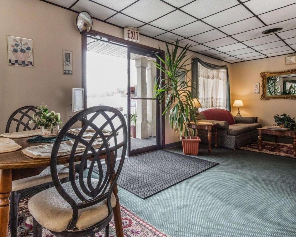  | Econo Lodge Altoona I-99