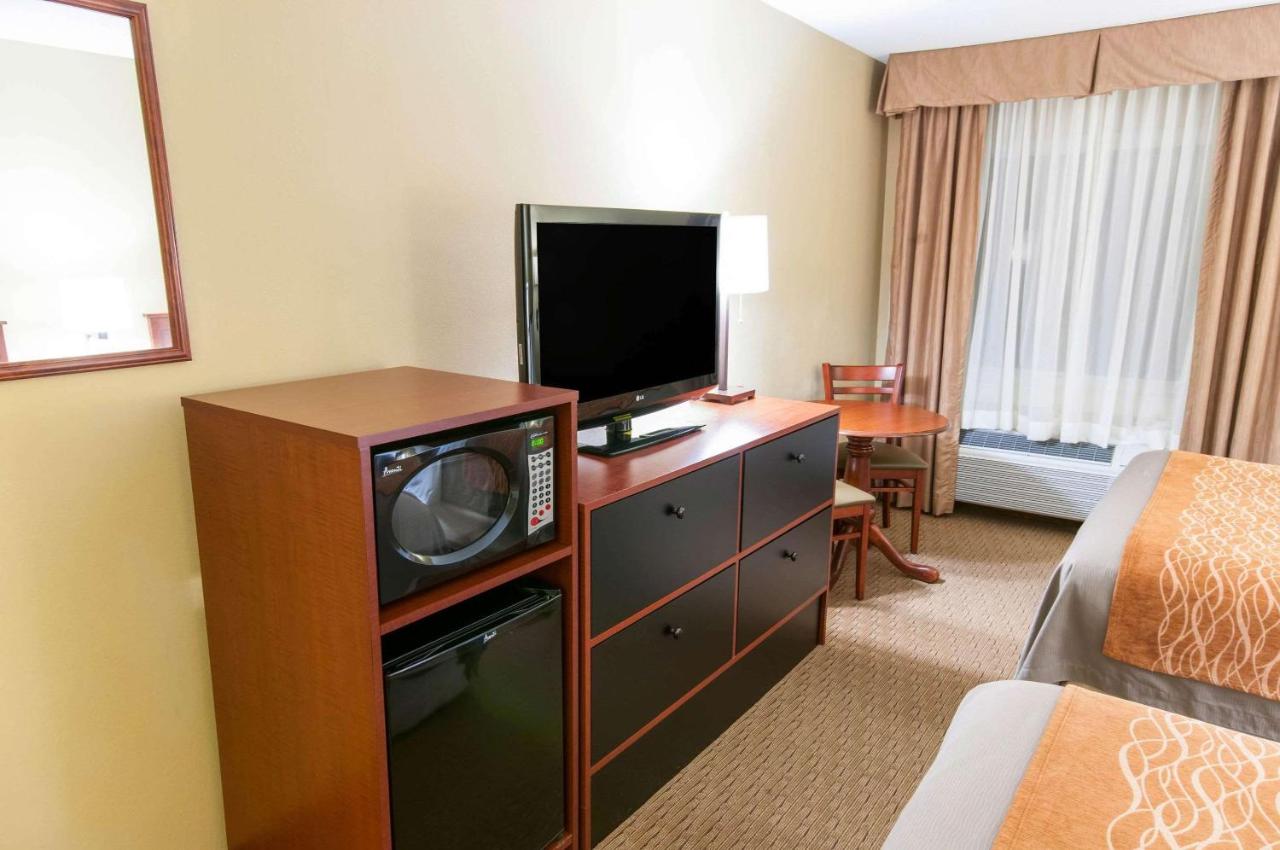  | Comfort Inn Amish Country