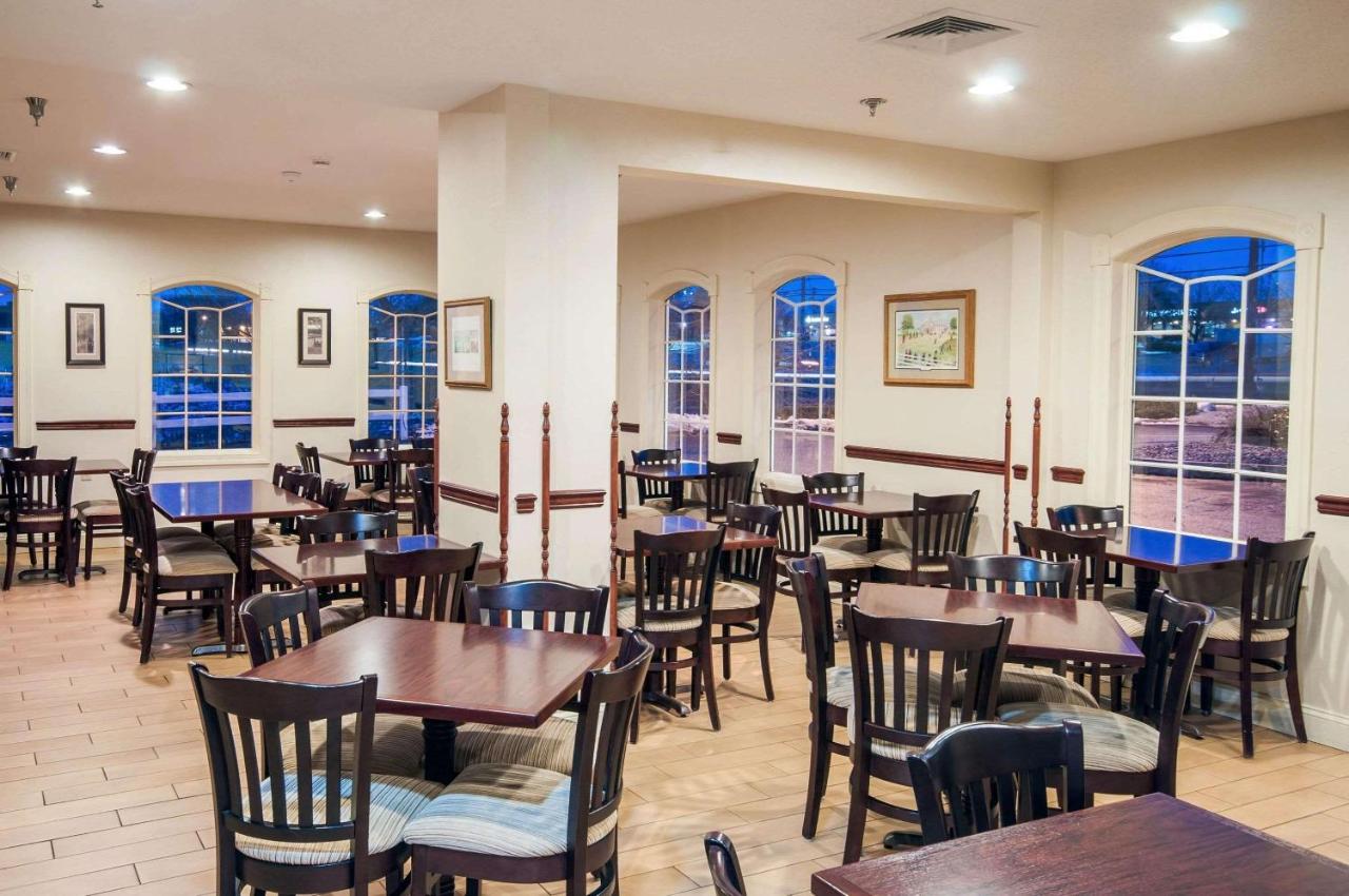  | Comfort Inn Amish Country